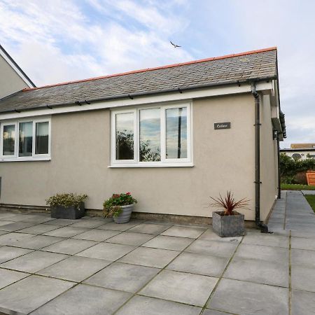 Villa Cedars Holyhead Esterno foto
